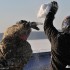Stunt na lodzie - Wojna na sniezki Beku Simpson