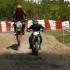 Supermoto w Radomiu szybko na nowym torze - mochocki dochodzi osobke radom supermoto motocykle lipiec 2008 a mg 0056