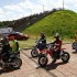 Supermoto w Radomiu szybko na nowym torze - zawodnicy pola przedstartowe radom supermoto motocykle lipiec 2008 b mg 0026