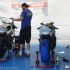 Wyscigowe Mistrzostwa Polski w Moscie relacja - regulacje motocykli w padoku