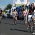 Wyscigi Superbike w Brnie uczta dla zmyslow - Jazda rowerami po paddocku