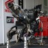 Wyscigi Superbike w Brnie uczta dla zmyslow - Rozebrana Honda boksy Superbike