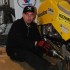 Ice Speedway Sanok 2009 - mechanik przy motocyklu