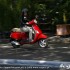 Paryskie motocykle - Paryskie motocykle laska na czerwonym moto 004