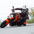 KTM Super Duke 1290 bestia na wolnosci - Jazda na kolanie