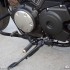 Yamaha XV950 2014 do dzialan na krotkim dystansie - Boczna podstawka Yamaha XV950 2014