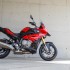 BMW S1000XR bawarski ekspres - BMW S1000XR przy scianie