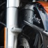 Maly czlowiek na bardzo duzym motocyklu Harley Davidson Ultra Limited Low - h d electra 2015 limited