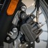 Triumph Bonneville T100 2017 nowoczesna klasyka - Triumph Bonneville T100 zacisk