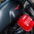 Moto Guzzi V7 III Carbon pozytywna wibracja TEST - czerwone glowice moto guzzi carbon