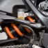 Ducati Hypermotard 796 i BMW F800R z detonatorem w reku - amortyzator tylny f800r bmw test a mg 0030