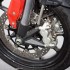 Ducati Hypermotard 796 i BMW F800R z detonatorem w reku - hamulec przedni hypermotard796 ducati test a mg 0048