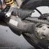 Ducati Hypermotard 796 i BMW F800R z detonatorem w reku - jednoramienny wahacz hypermotard796 ducati test a mg 0058