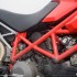Ducati Hypermotard 796 i BMW F800R z detonatorem w reku - rama hypermotard796 ducati test a mg 0067