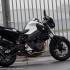 Ducati Hypermotard 796 i BMW F800R z detonatorem w reku - strona prawa bmw f800r test b mg 0023