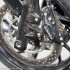 Ducati Hypermotard 796 i BMW F800R z detonatorem w reku - tarcza hamulcowa f800r bmw test a mg 0023