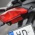 Ducati Hypermotard 796 i BMW F800R z detonatorem w reku - tylna lampa f800r bmw test a mg 0014
