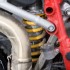 Ducati Hypermotard 796 i BMW F800R z detonatorem w reku - tylny amortyzator hypermotard796 ducati test a mg 0073