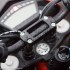 Ducati Hypermotard 796 i BMW F800R z detonatorem w reku - zegary hypermotard796 ducati test a mg 0052