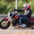 Harley-Davidson FLS Softail Slim retro cool - jazda lewy bok Harley Davidson Softail Slim