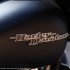 Harley-Davidson Street Glide american gangster - logo z bliska