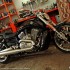 Harley-Davidson V-Rod Muscle sila - prawy bok garaz Harley Davidson V Rod Muscle