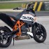 KTM 690 Duke R 2010 zwiekszone cisnienie - motocykl z tylu duke 690 ktm test a mg 0055