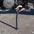 KTM 990 SM T ABS rozdwojenie jazni - Boczna podstawka