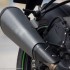 Kawasaki ZX-10R Ninja w bialych rekawiczkach - wydech zx10r kawasaki test c mg 0122