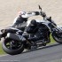 Suzuki GSR750 brutal w bialych rekawiczkach - dynamika jazdy suzuki gsr750 2011 test motocykla 12