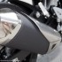 Suzuki GSR750 brutal w bialych rekawiczkach - wydech suzuki gsr750 2011 test motocykla 30