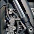 Yamaha MT-01 kontra Suzuki B-King - yamaha mt-01 zacisk przedni