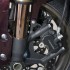Yamaha YZF-R1 2009 kontra Suzuki GSX-R1000 2009 - hamulec przedni gsxr1000 suzuki test a mg 0128