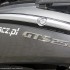 Sym GTS 250i sympatyczny mieszczuch - logo sym gts 250 skuter test b mg 0175