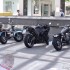 Europa na motocyklu w poszukiwaniu marzen - zaparkowane sprzety