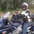 O motocyklowych psach podroznikach - Szoj i Piotrek na motocyklu