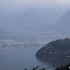 Poskromic Alpy na motocyklu po raz trzeci - jezioro Como w wieczornej mgle