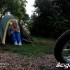 Kobieta na motocyklu w USA Ania Jackowska w podrozy - pod namiotem sniadanie