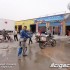 Motocyklem do Chin Pekin zdobyty - kashgar mycie motocykla wyprawy motocyklowe londyn-pekin