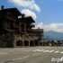 Motocyklem w Alpy wyprawa do mekki dwoch kolek - hotel przy drodze