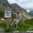 Motocyklem w Alpy wyprawa do mekki dwoch kolek - trzymajac znak