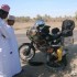 Motocyklem z Singapuru do Polski - Kolejna zlapana guma w Omanie