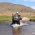 Motocyklem z Singapuru do Polski - Przeprawa przez rzeke w Kirgizji