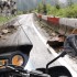 Szesc osob i cztery motocykle wycieczka do Armenii i Gruzji - kamienie na trasie