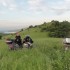 Szesc osob i cztery motocykle wycieczka do Armenii i Gruzji - motocykle w trawie Armenia
