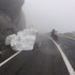 Szesc osob i cztery motocykle wycieczka do Armenii i Gruzji - spadajace bloki lodu i sniegu