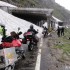 Szesc osob i cztery motocykle wycieczka do Armenii i Gruzji - zwaly sniegu na trasie