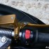 Hydrografika i motocykle Hayabusa w skorze weza - pompa hamulca na zloto