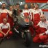 Andrea Dovizioso podejmuje wyzwanie - Andrea Dovizioso w Ducati box