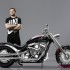 Motocykl Wayne8217a Rooney na aukcji charytatywnej - Rooney z motocyklem